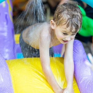 Los mejores toboganes de agua para tu jardín